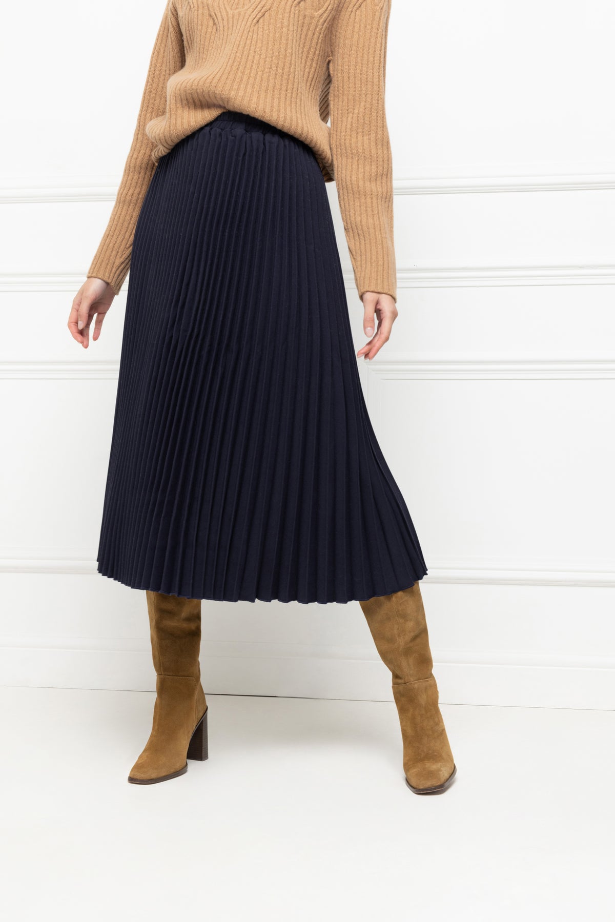 Pleated Midi Skirt Navy Aavelle