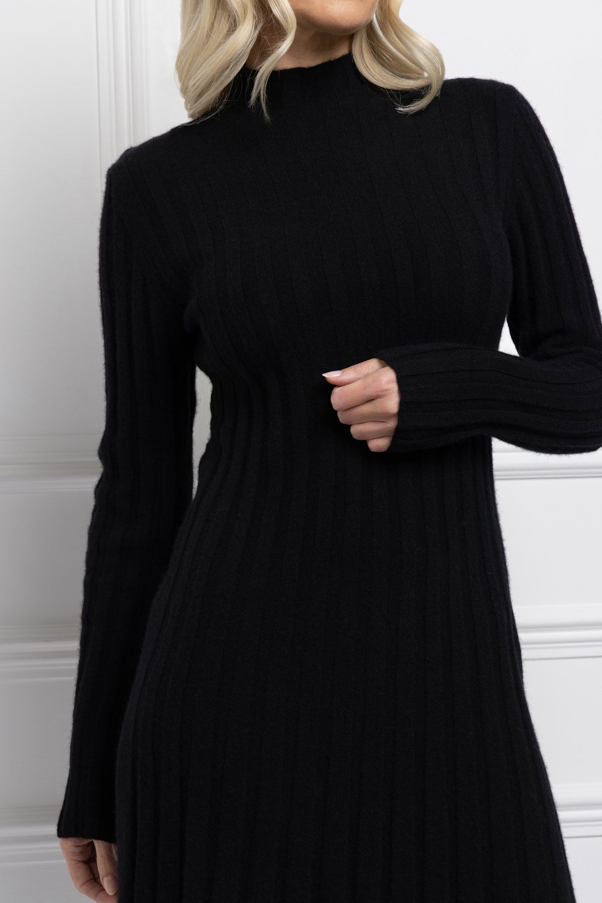 Pleat Knit Midi Dress (Black)