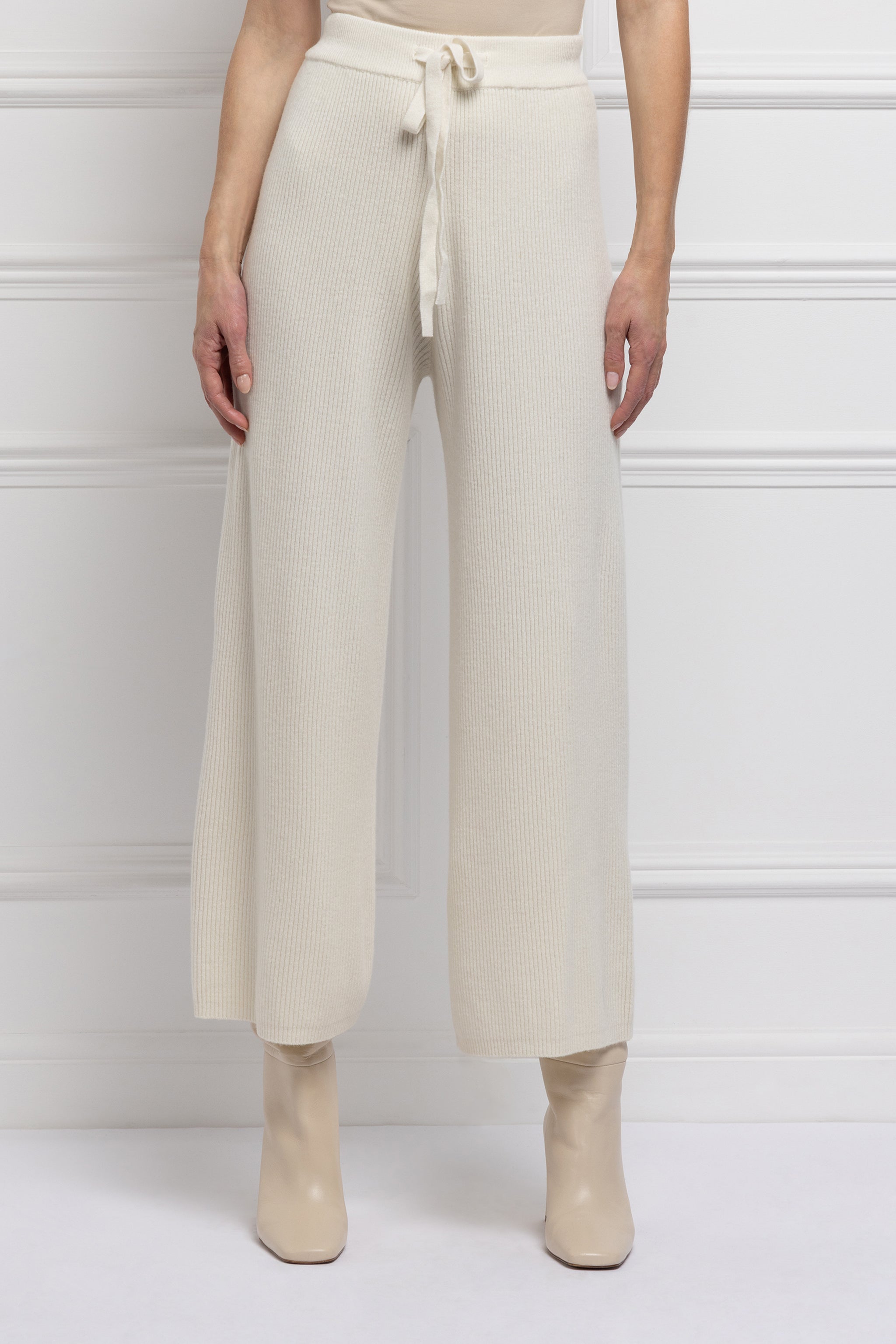 Knitted Cropped Trouser (Chantilly)