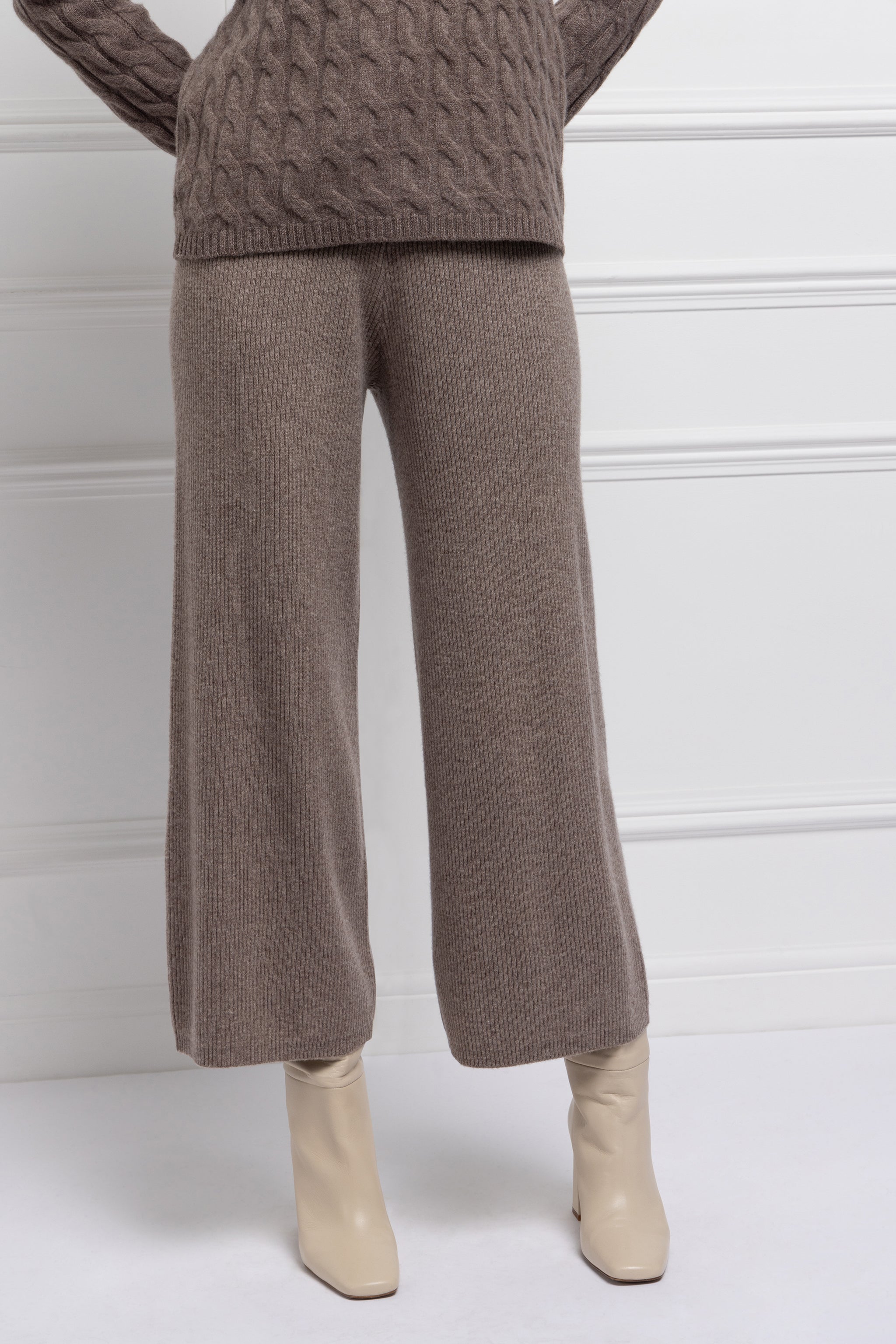 Knitted Cropped Trouser (Mink)