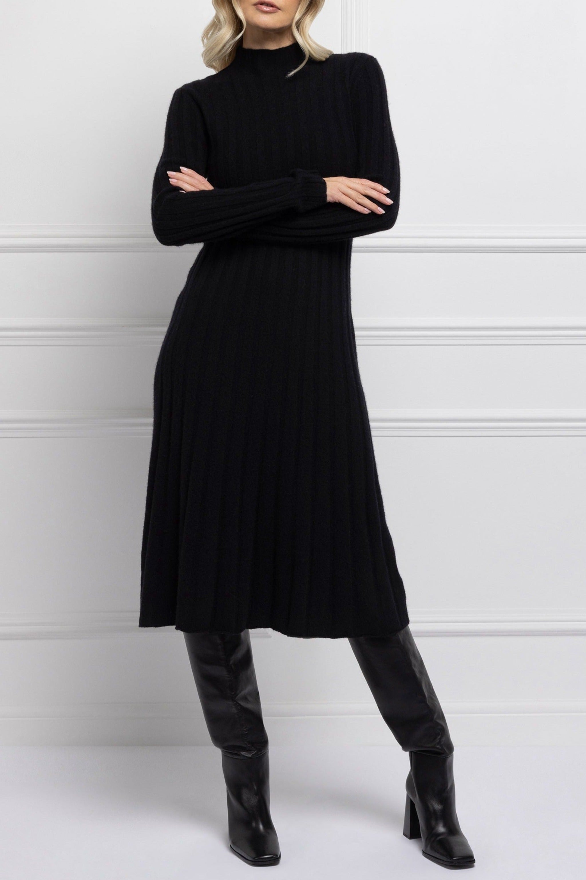 Pleat Knit Midi Dress (Black)