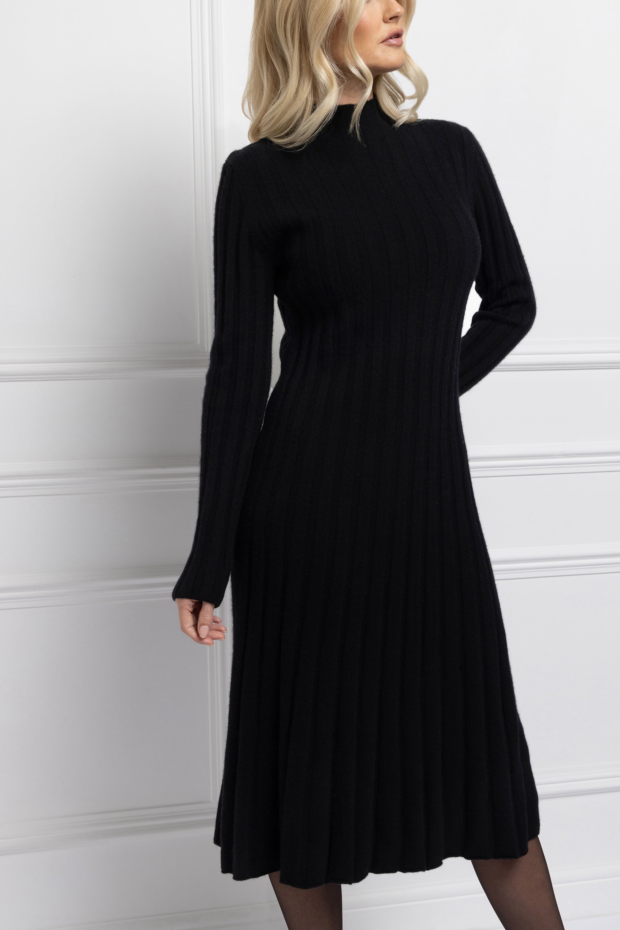 Pleat Knit Midi Dress (Black)